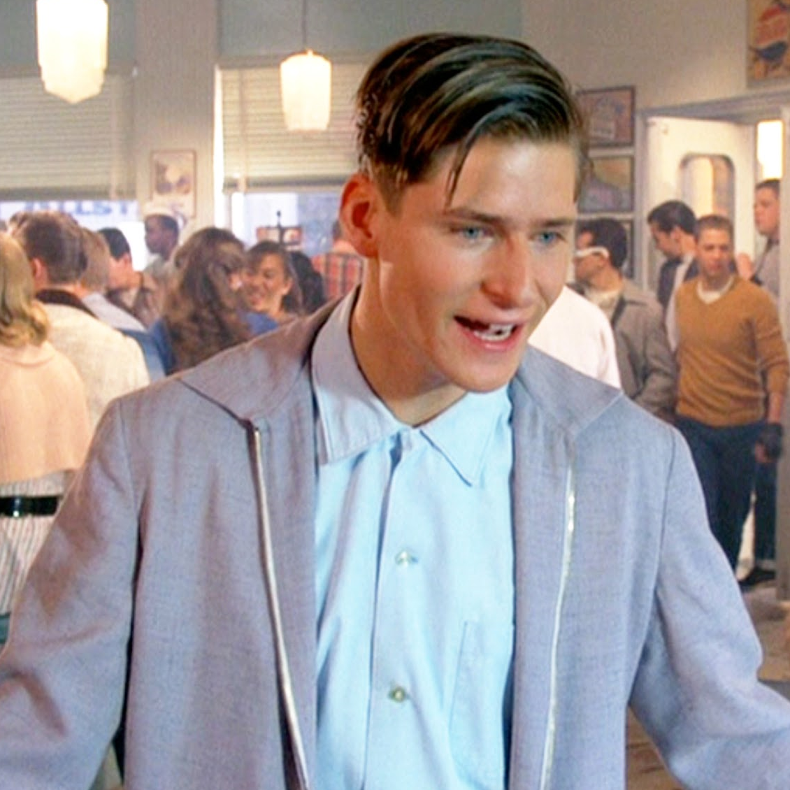 Джордж макфлай. Криспин Гловер Макфлай. Криспин Гловер Crispin Glover George MCFLY. Crispin Glover назад в будущее.